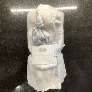 Unisex Gray and White Sweet Baby Blanket and Hat Set